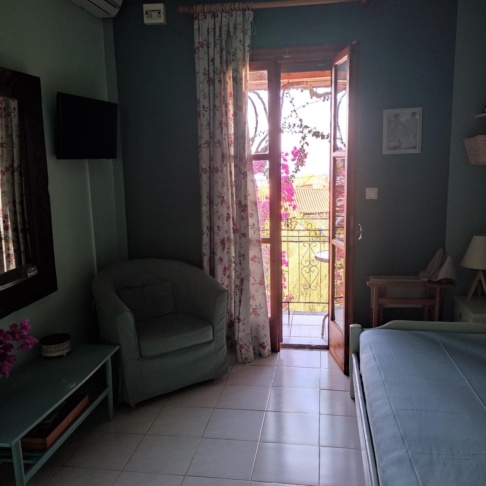 Iliolithos Rooms Kardamyli Exterior photo