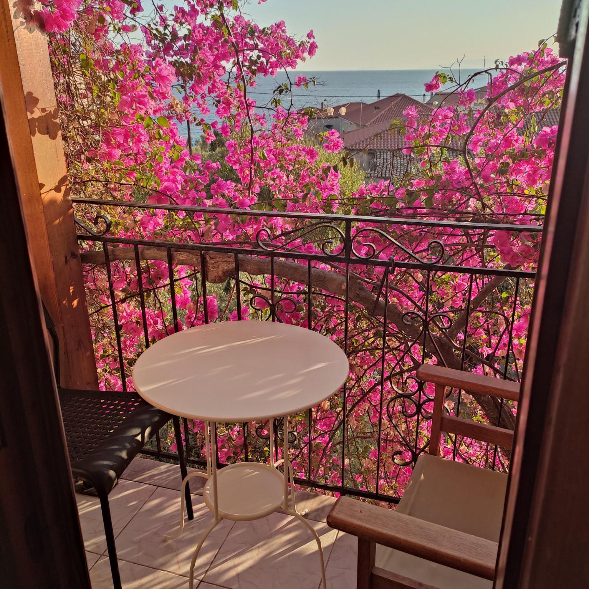 Iliolithos Rooms Kardamyli Exterior photo